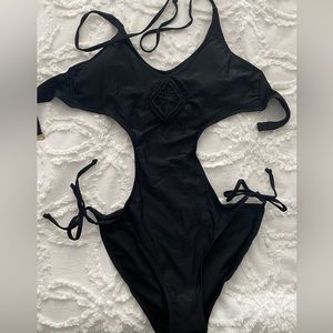 New Women’s Black One Piece Monokini Swimsuit, Large